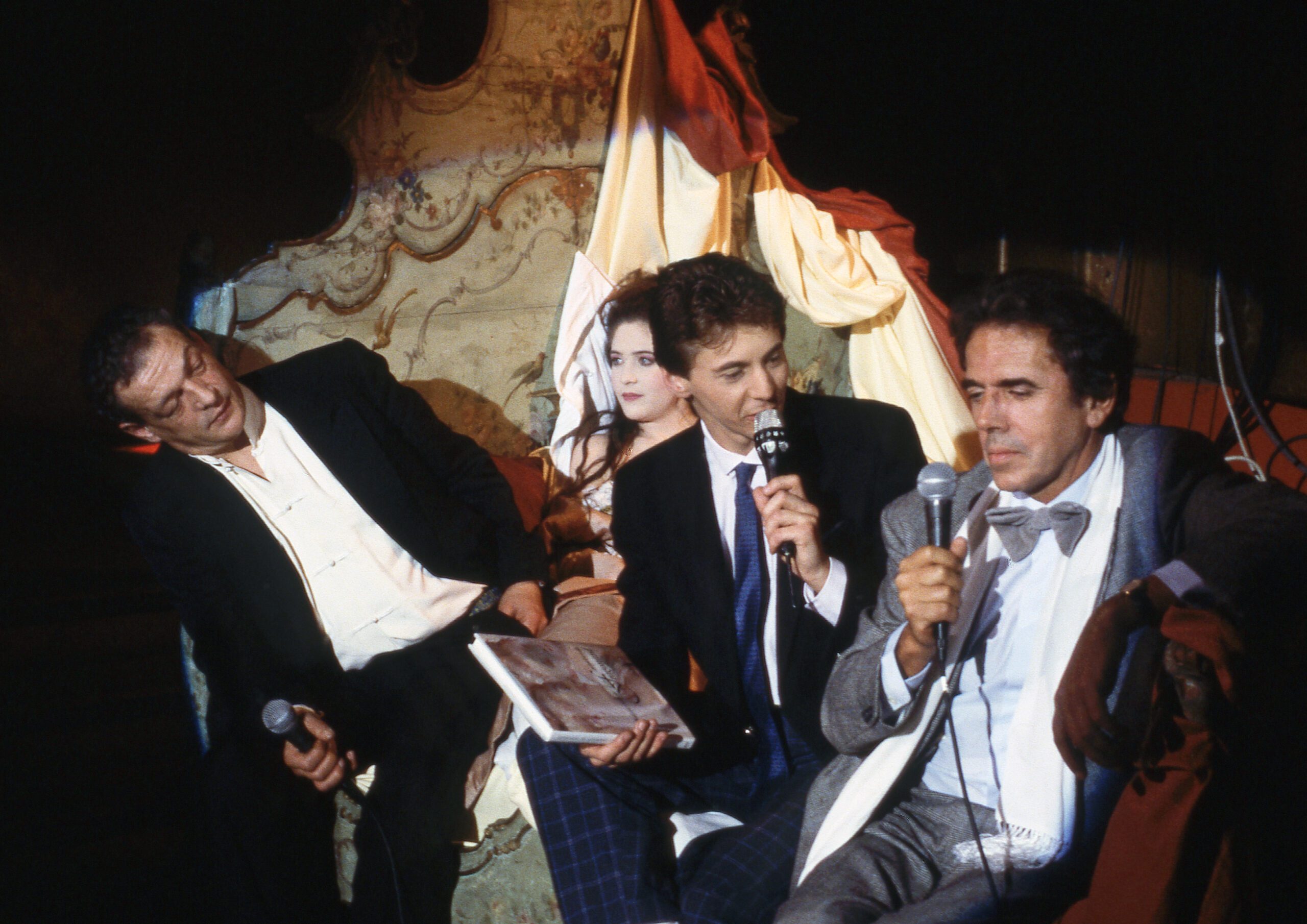 « 1987. Pilote d’un talk-show littéraire au Palace. Philippe Léotard, Thomas Marko, Jean-Edern Hallier. »